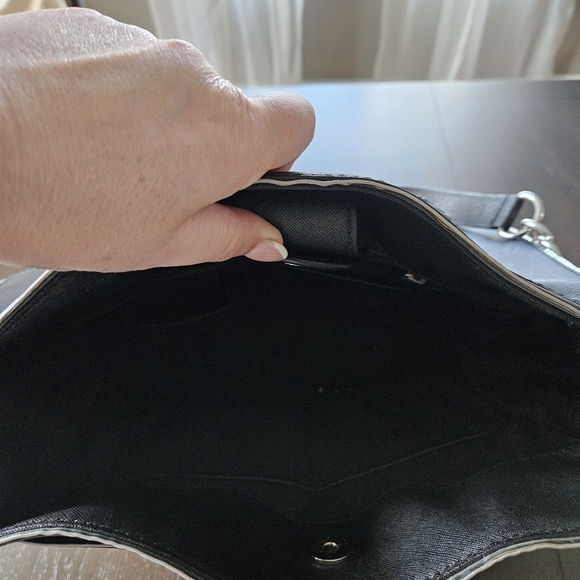 Micheal Kors Hamilton Bag - Picture 4 of 13